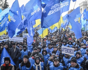 Участники антимайдана требуют разобрать баррикады и &quot;не путать демократию с анархией&quot;