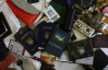 В Бюро находок Евромайдана приносят кошельки и паспорта