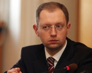 Яценюк передал Пшонке запись видеорегистратора авто избитой журналистки