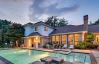 Чак Норріс продає свій романтичний особняк у Техасі за 1,2 мільйона доларів
