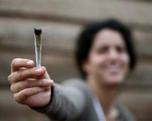 В Уругвае полностьюПрезидент Уругвая Хосе Мухика подписал закон о полной легализации продажи , выращивание и употребление марихуаны .  Об этом сообщает Agence France - Presse .  &quot; Ранее в декабре уругвайские сенаторы одобрили законопроект , одним из иници