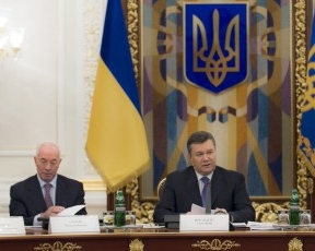 Янукович насварив уряд Азарова за відсутність &quot;покращення&quot;