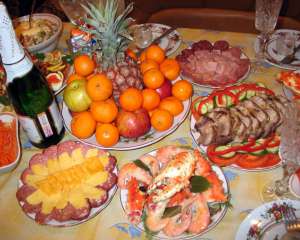 За новогодние праздники украинцы выбросят в мусорник еды на миллиард гривен