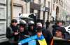"Боже, неужели это я?" - в Киеве активисты пришли к милиции с зеркалами