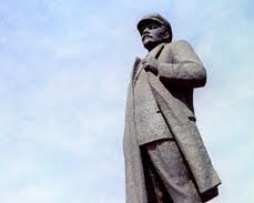 В Черкасской области неизвестные пытались разбить памятник Ленину