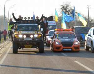 Силовики відмовились проводити допити організатора &quot;автомайдану&quot; та радикального користувача Facebook