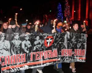 Многотысячное шествие за Бандеру двинулось Киевом