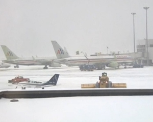 Через сніжний шторм у США скасували тисячі авіарейсів