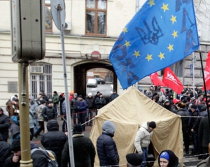 Зранку на Майдані зібралася тисяча мітингувальників