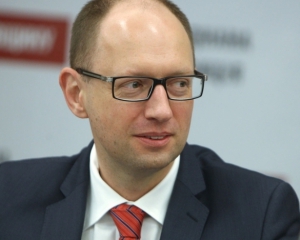 Яценюк призвал Майдан стоять до 2015 года