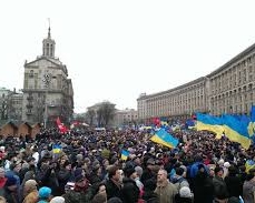 В Киеве уже собрались 2 тыс. митингующих - люди стоят в очереди за удостоверениями ВО Майдан