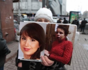 На Майдане молятся за избитую активистку Татьяну Чорновол