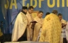 На Майдане начали молиться и едят борщ с бутербродами