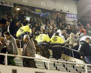В Испании болельщики напали на президента клуба во время матча 