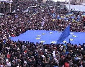 Суббота на Евромайдане объявлена днем траура в память погибших во время пожара в Харькове