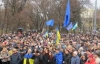 В Харькове евромайдановцев со всех сторон забросали петардами