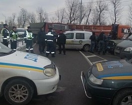 Під Межигір'ям заборонили мітингувати до 31 січня цього року