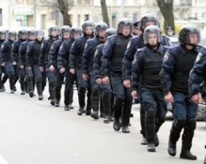 Внутренние войска не пустили чернобыльцев в Верховную Раду