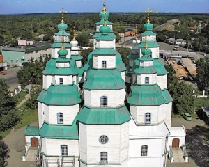 На Дніпропетровщині 40 пожежників гасили старовинний козацький храм