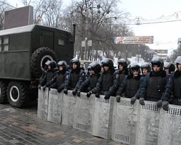 У центр Києва стягують силовиків 