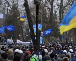 &quot;Янукович - президент! Вариантов больше нет!&quot; - &quot;регіонали&quot; збираються під стінами ВРУ