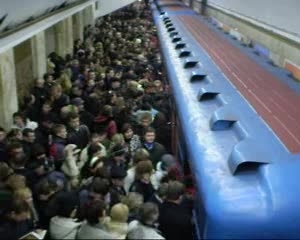 СМИ: Киевское метро переполнено - назревает пассажирский коллапс
