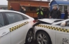 У столиці п'яний на джипі протаранив два таксі і втік