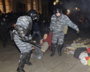 Подготовка к разгону Евромайдана: столичные медики панически доставляют кровати в коридорах больниц