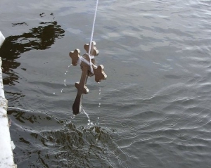 В Києві на Водохреще освячуватимуть воду та пірнатимуть у водойми