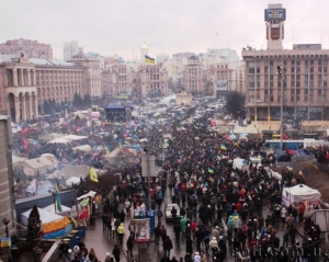 Народное Вече на Майдане началось с молитвы
