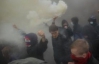 30 тисяч людей прийшли до кордону міліції на Грушевського: у хід йдуть димові та газові шашки