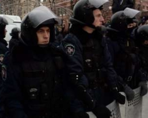 Внутрішні війська заявляють про 30 постраждалих бійців