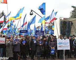 Сторонники &quot;регионалов&quot; собираются в Мариинском на Антимайдан