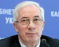Азаров таки їде в Давос