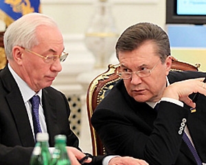 Янукович провел встречу с Азаровым и Арбузовым
