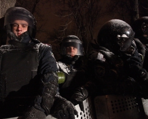 Азаров терміново озброїв міліцію до зубів