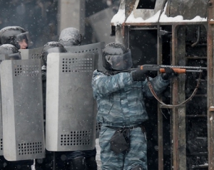 Силовики підтягнули на Грушевського додаткову спецтехніку