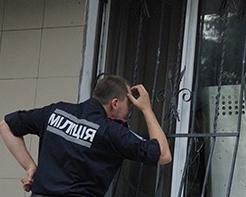 Из здания Черкасской ОГА эвакуировали через окно работников