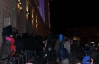 Черкаські мітингувальники спалюють меблі з будівлі ОДА