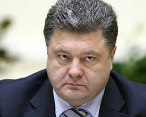 Порошенко пообещал за свой счет восстановить брусчатку на Грушевского 