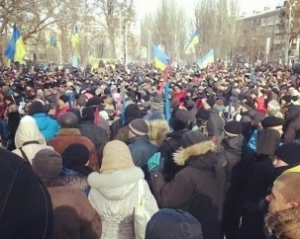 Ультрас &quot;Дніпра&quot; обстріляли під час пікету Дніпропетровської ОДА