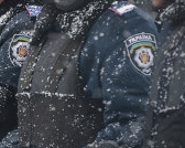 Боєць ВВ плює в обличчя українцю