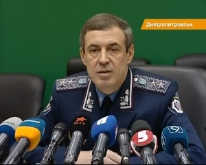 Главный милиционер Днепропетровщины назвал "титушек" с палками "добровольными помощниками"