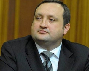 В кріслі Азарова тимчасово сидітиме Арбузов