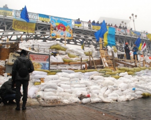 В баррикаду Евромайдана врезался автомобиль за два миллиона гривен