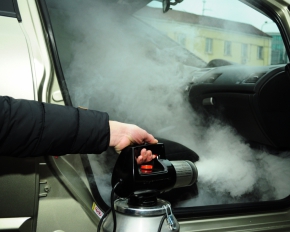 Неприятные запахи в салоне автомобиля устраняют озоном