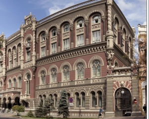 НБУ заплатит почти 400 тыс. грн за обслуживание лифтов