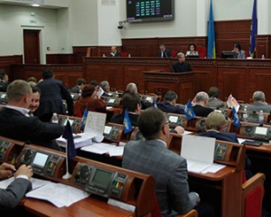 Бюджет Києва - 2014 прийняли руками на виїзному засіданні 