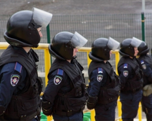 Украинские силовики стреляют на митингах со списанного оружия - эксперт