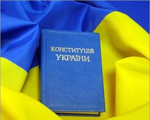 Янукович погодиться на зміни до Конституції, але затягуватиме час - Таран 